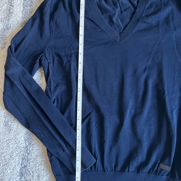 Burberry Men's Navy Blue V-Neck Sweater - Picture 2 of 7